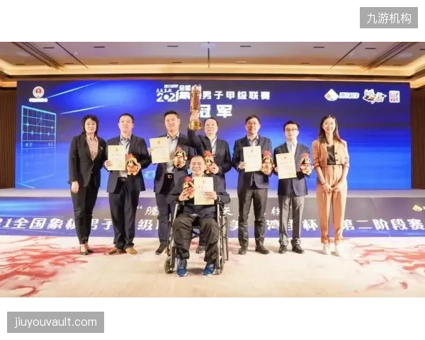 成都蓉城以队史最佳战绩加冕半程冠军，其均衡攻防体系成为夺冠最大资本。